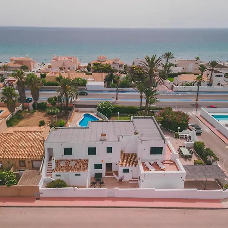 Con Piscina Privada A Pocos Pasos Del Mar فيلة لا مانغا ذيل مار مينور
