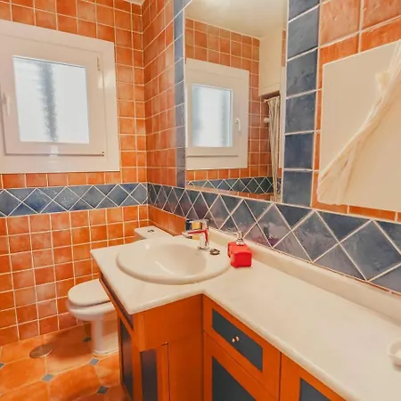 Con Piscina Privada A Pocos Pasos Del Mar فيلة